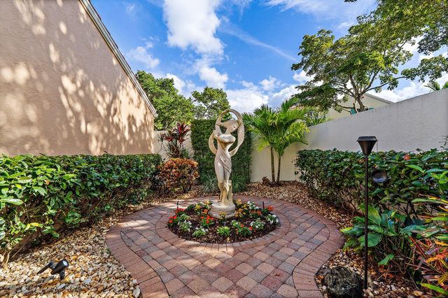 45 Via Verona, Palm Beach Gardens, FL 33418