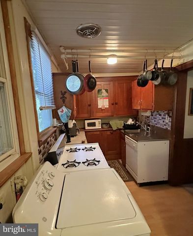 37 N QUEEN ST, Littlestown, PA 17340