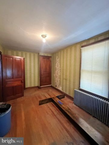 37 N QUEEN ST, Littlestown, PA 17340
