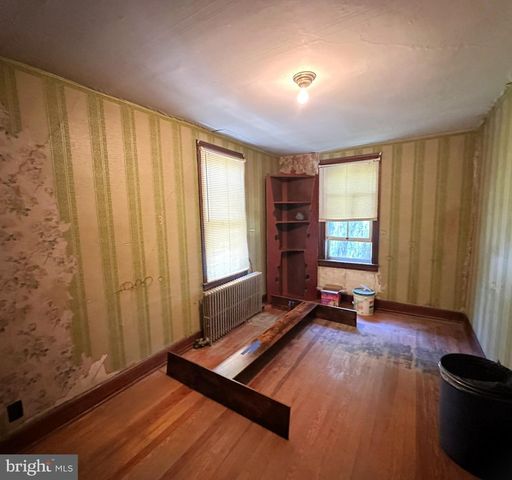 37 N QUEEN ST, Littlestown, PA 17340