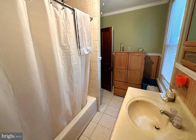 37 N QUEEN ST, Littlestown, PA 17340