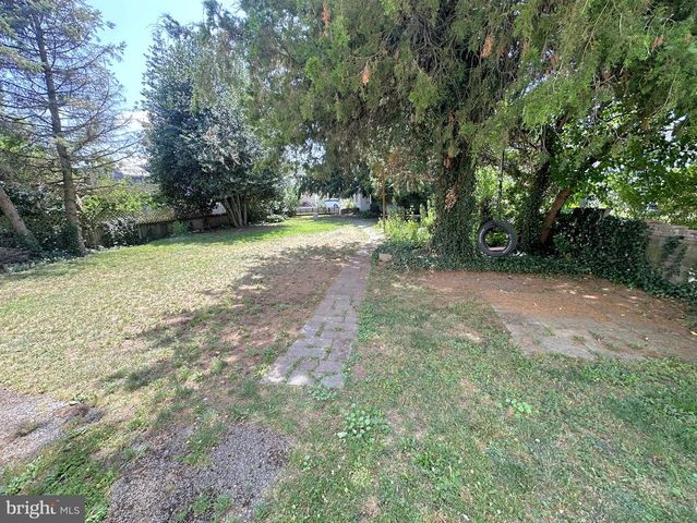 37 N QUEEN ST, Littlestown, PA 17340