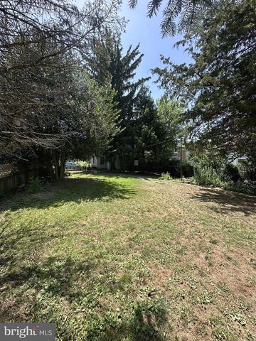 37 N QUEEN ST, Littlestown, PA 17340