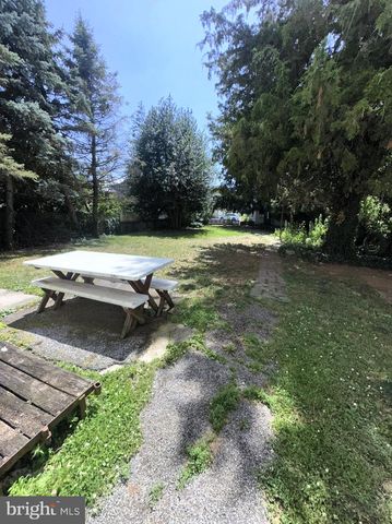 37 N QUEEN ST, Littlestown, PA 17340