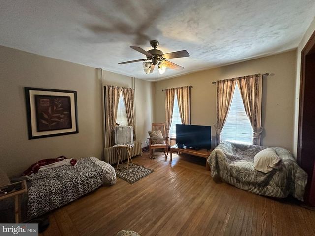 37 N QUEEN ST, Littlestown, PA 17340