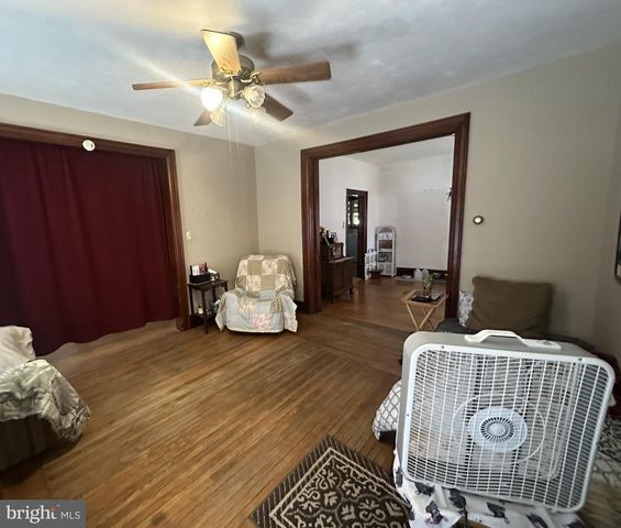 37 N QUEEN ST, Littlestown, PA 17340