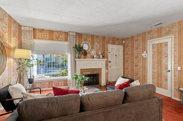 210 Meister Way, Sacramento, CA 95819