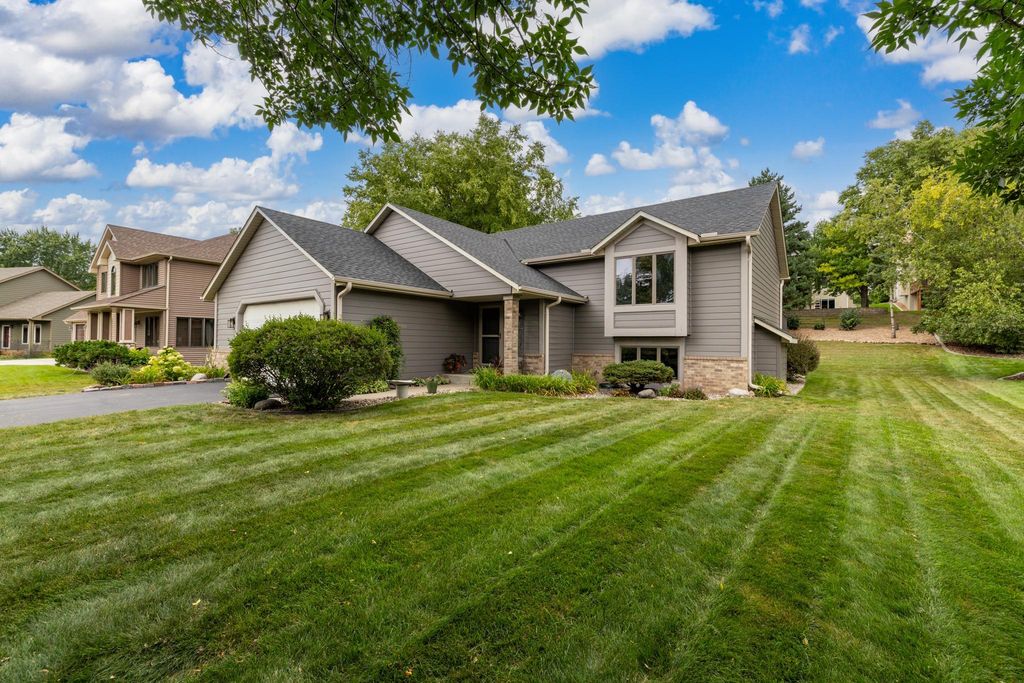 1123 Ridge Bluff Drive, Chaska, MN 55318 — exterior