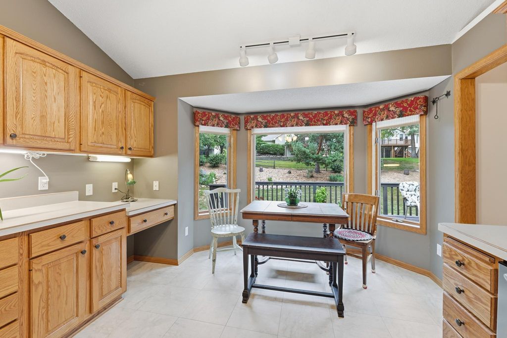 1123 Ridge Bluff Drive, Chaska, MN 55318 — photo 4