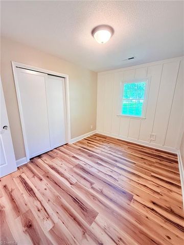189 W Cleve Street, Mount Airy, NC 27030