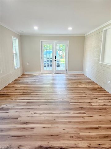 189 W Cleve Street, Mount Airy, NC 27030