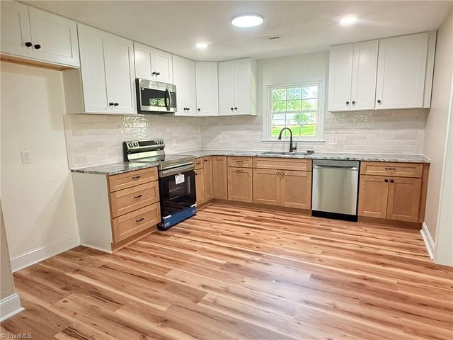 189 W Cleve Street, Mount Airy, NC 27030