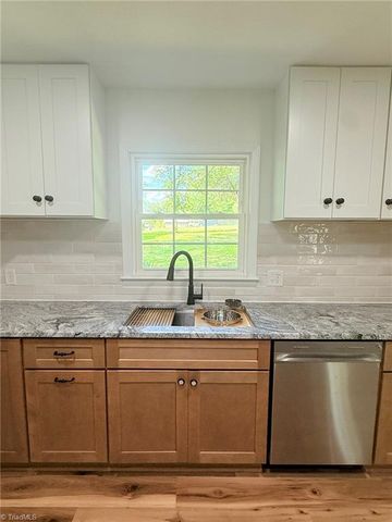 189 W Cleve Street, Mount Airy, NC 27030