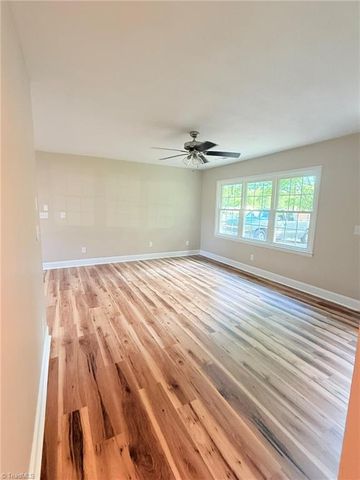 189 W Cleve Street, Mount Airy, NC 27030