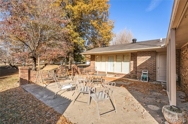 139 Pharris Ridge Drive, Sikeston, MO 63801