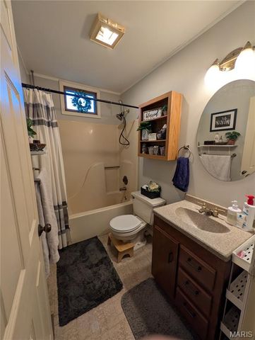 995 Holiday Point Parkway, Edwardsville, IL 62025