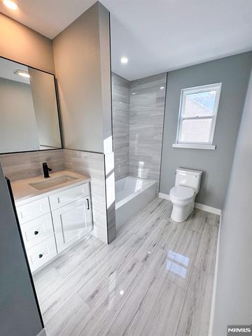 17 Warren Street 2, Bergenfield, NJ 07621