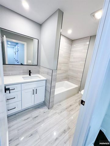 17 Warren Street 2, Bergenfield, NJ 07621