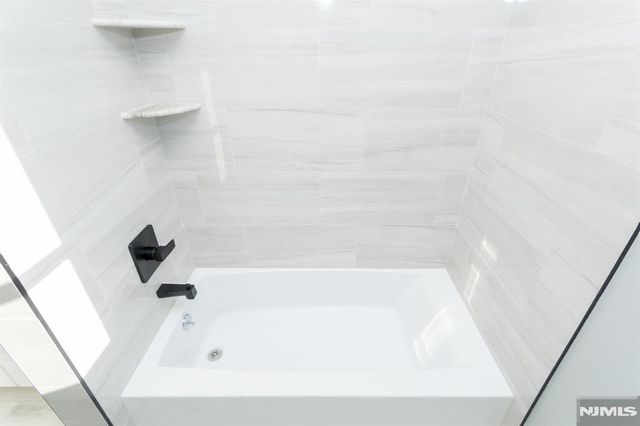 17 Warren Street 2, Bergenfield, NJ 07621