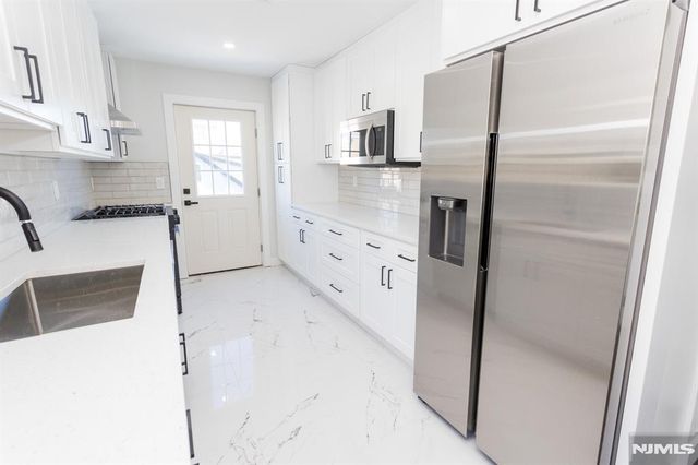 17 Warren Street 2, Bergenfield, NJ 07621