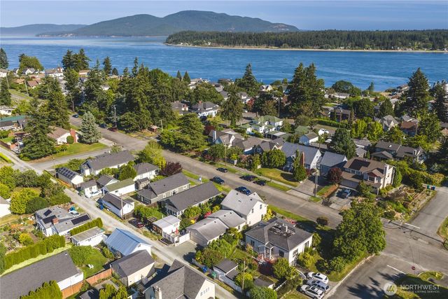 1605 9th Street, Anacortes, WA 98221
