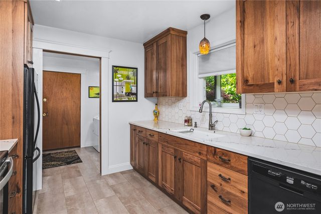 1605 9th Street, Anacortes, WA 98221