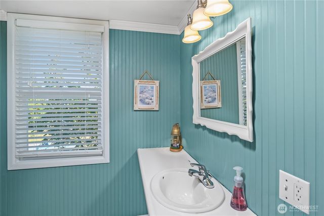 1605 9th Street, Anacortes, WA 98221