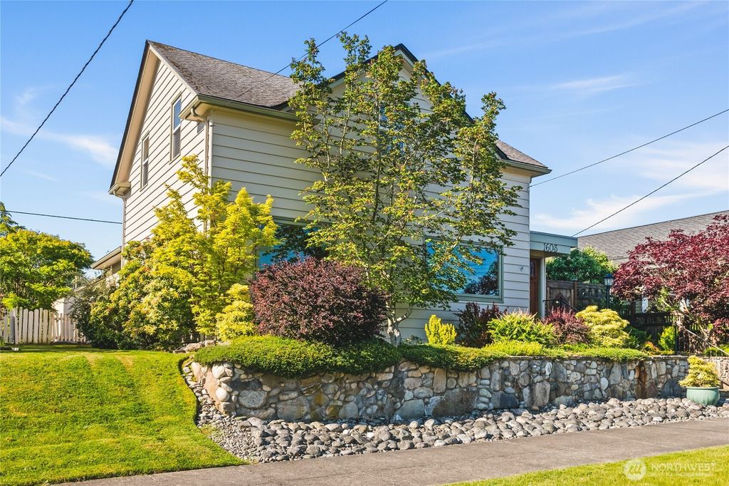 1605 9th Street, Anacortes, WA 98221