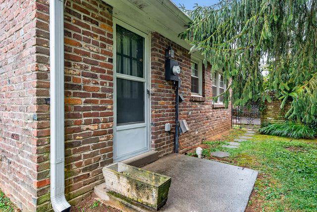 608 Leawood Drive, Frankfort, KY 40601