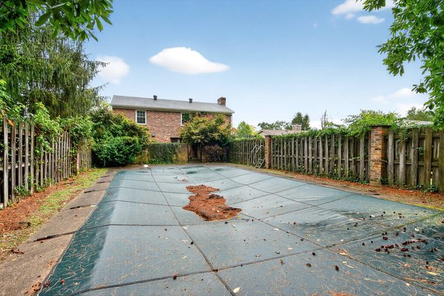 608 Leawood Drive, Frankfort, KY 40601