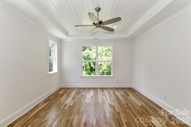 1061 The Glen Street, Statesville, NC 28677