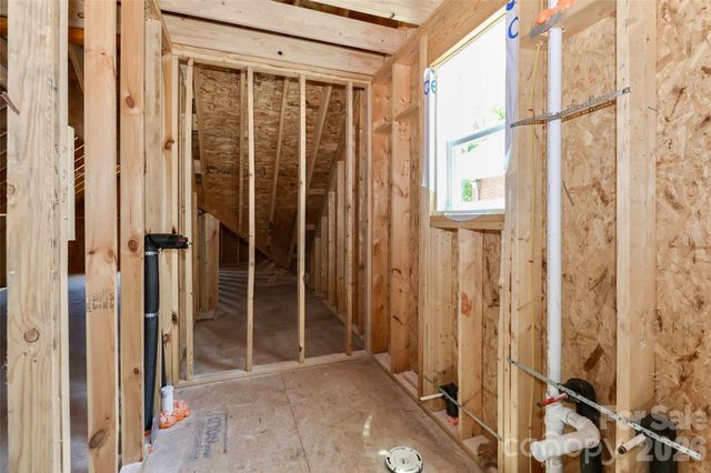 1061 The Glen Street, Statesville, NC 28677