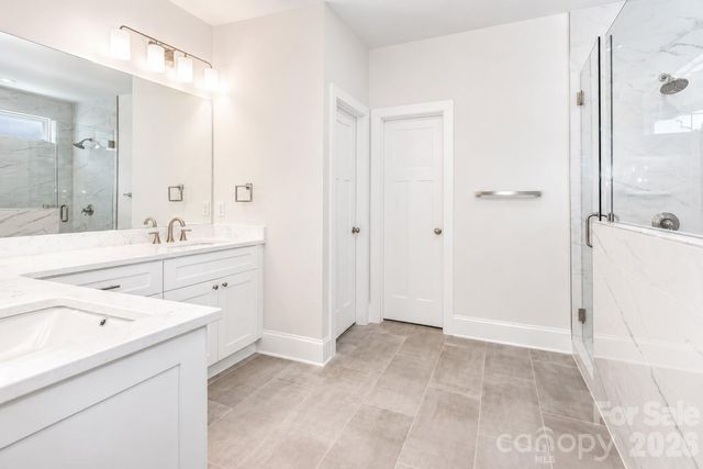 1061 The Glen Street, Statesville, NC 28677