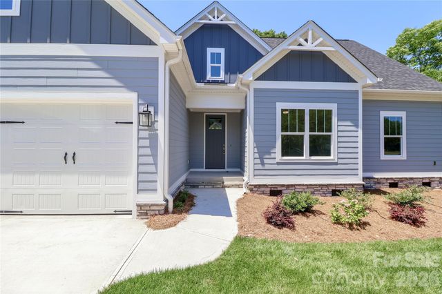 1061 The Glen Street, Statesville, NC 28677