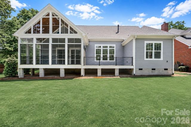 1061 The Glen Street, Statesville, NC 28677