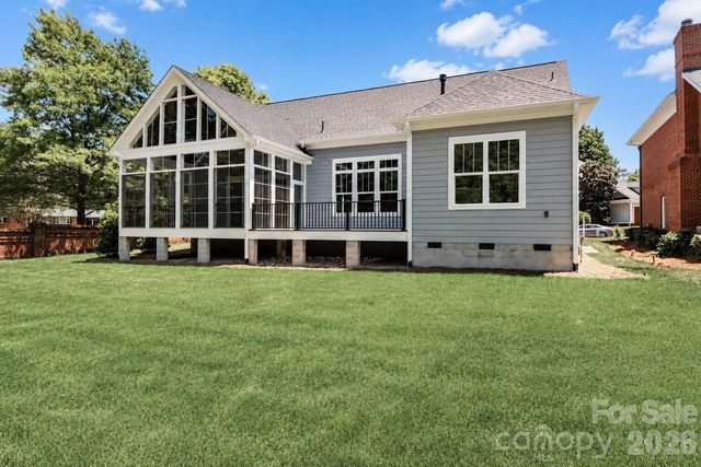 1061 The Glen Street, Statesville, NC 28677