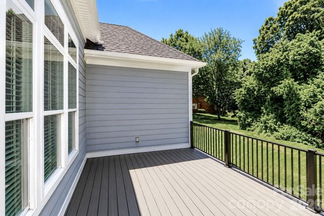 1061 The Glen Street, Statesville, NC 28677