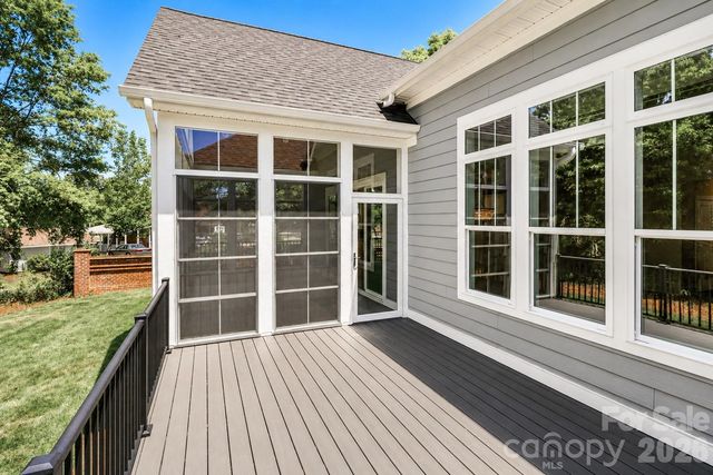 1061 The Glen Street, Statesville, NC 28677