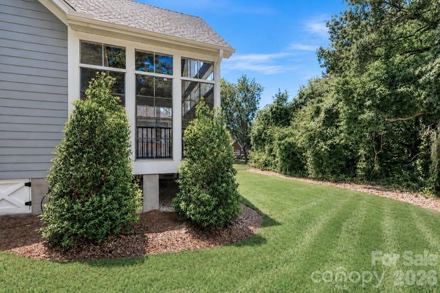 1061 The Glen Street, Statesville, NC 28677