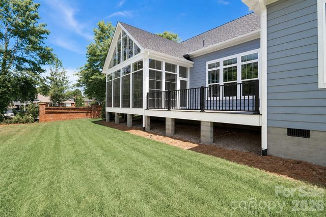 1061 The Glen Street, Statesville, NC 28677