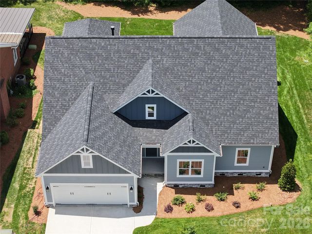 1061 The Glen Street, Statesville, NC 28677
