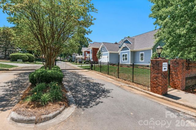 1061 The Glen Street, Statesville, NC 28677