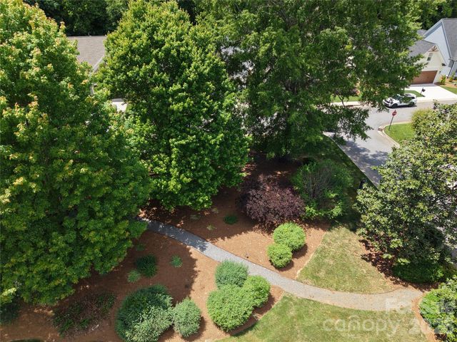 1061 The Glen Street, Statesville, NC 28677