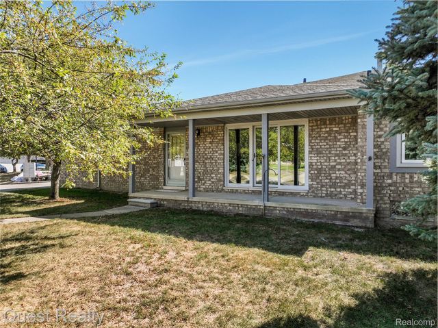 14710 Palmetto Court Court, Shelby Charter Township, MI 48315