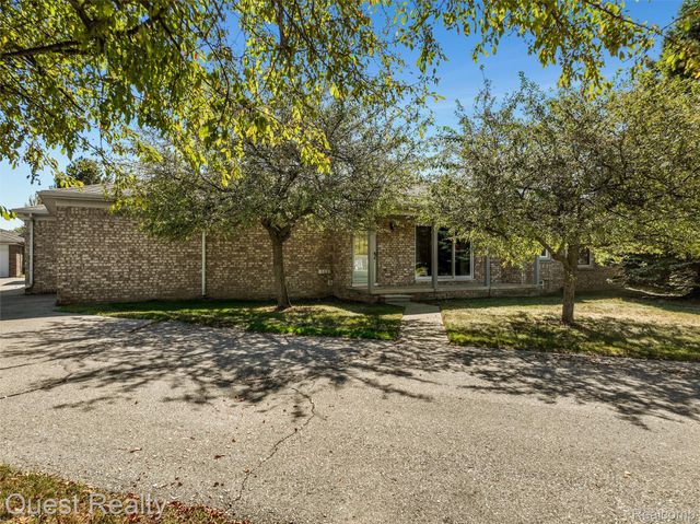 14710 Palmetto Court Court, Shelby Charter Township, MI 48315