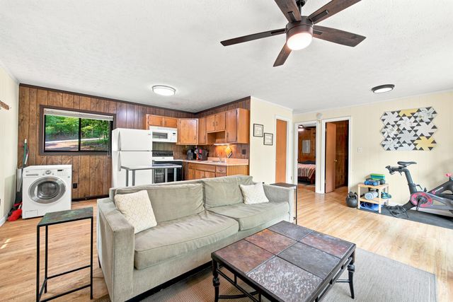 460 HILLTOP LN, Mt Jackson, VA 22842