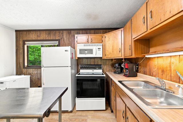 460 HILLTOP LN, Mt Jackson, VA 22842