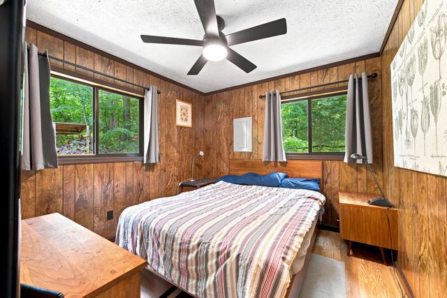 460 HILLTOP LN, Mt Jackson, VA 22842