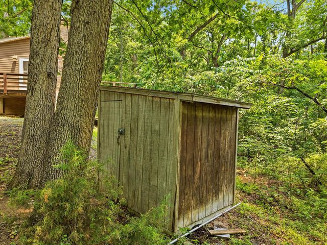 460 HILLTOP LN, Mt Jackson, VA 22842
