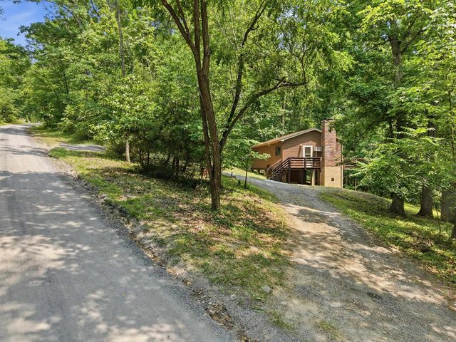 460 HILLTOP LN, Mt Jackson, VA 22842